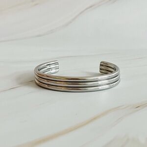 (NWT) So Chic Open Bangle